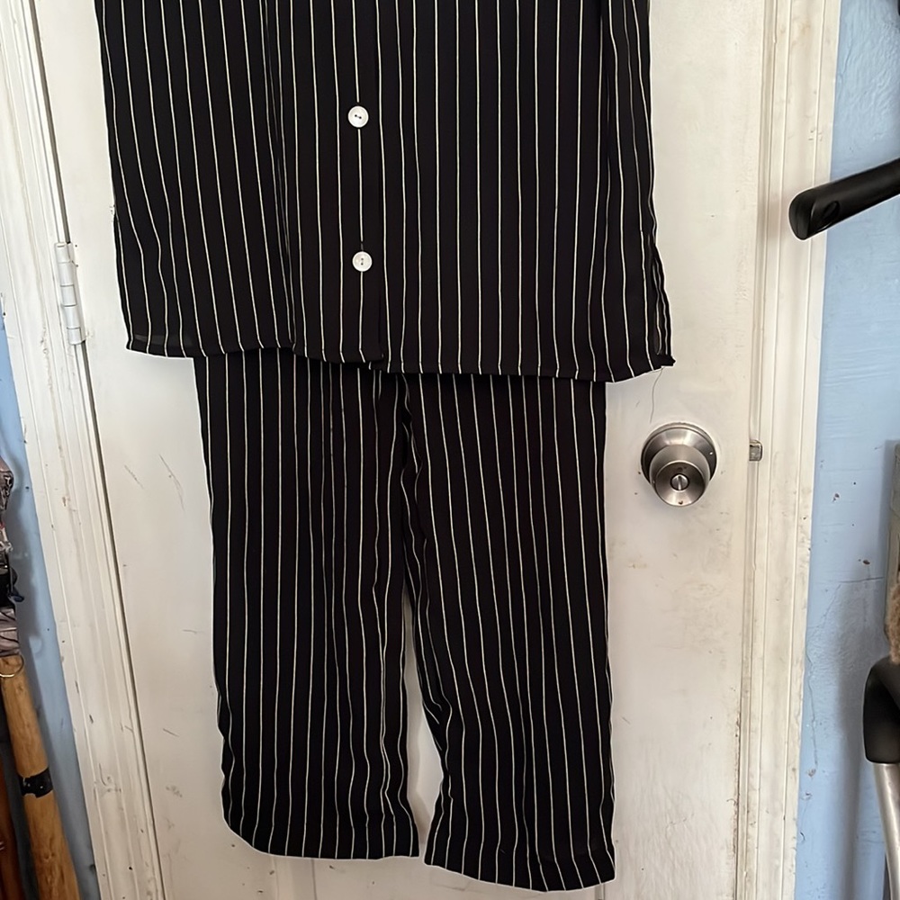 Liz Claiborne size Small pant set. LIKE NEW - Picture 2 of 5